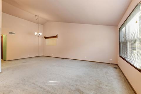 747 Alice Pl, Elgin, IL 60123 photo 4