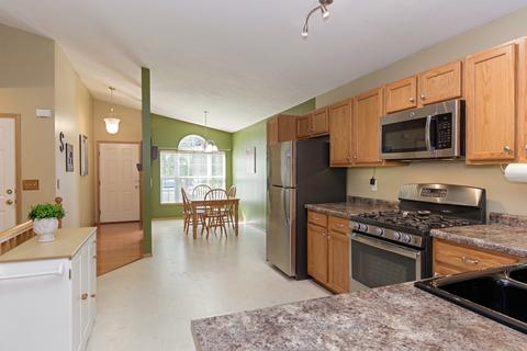 12 Fetzer Dr, Bloomington, IL 61704 photo 3