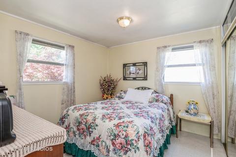 1094 E Thacker St, Des Plaines, IL 60016 photo 9