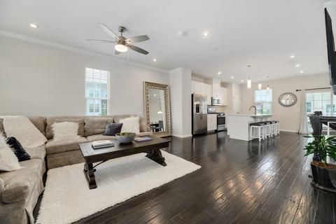 85 Nicholas Dr E, Des Plaines, IL 60016 photo 4