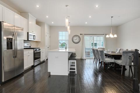 85 Nicholas Dr E, Des Plaines, IL 60016 photo 10