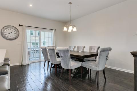 85 Nicholas Dr E, Des Plaines, IL 60016 photo 9