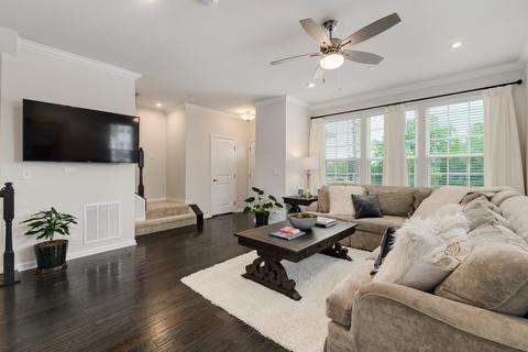 85 Nicholas Dr E, Des Plaines, IL 60016 photo 5