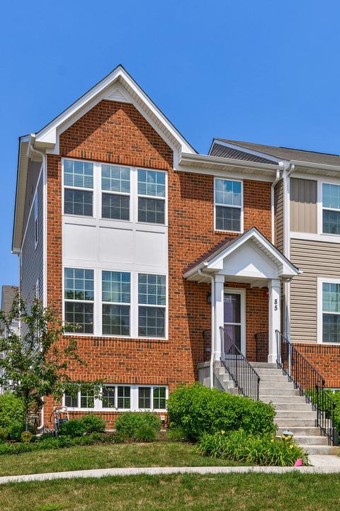 85 Nicholas Dr E, Des Plaines, IL 60016 photo 1