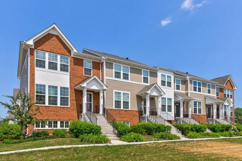85 Nicholas Dr E, Des Plaines, IL 60016 photo 2