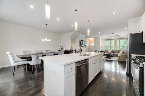 85 Nicholas Dr E, Des Plaines, IL 60016 photo 8
