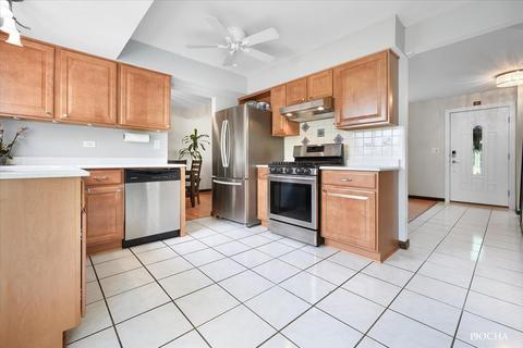 813 Appletree Ct, Bartlett, IL 60103 photo 14