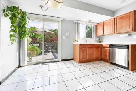 813 Appletree Ct, Bartlett, IL 60103 photo 13