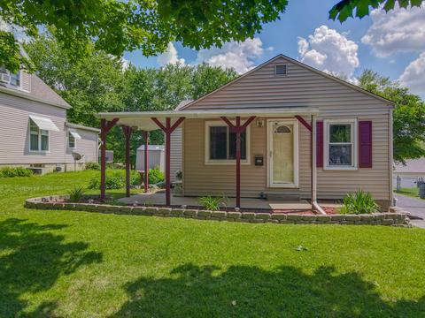 709 E Wood St, Bloomington, IL 61701 photo 2