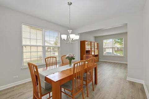 301 Monument Rd, Elgin, IL 60124 photo 8