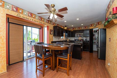 5913 Emerald Pointe Dr, Plainfield, IL 60586 photo 9
