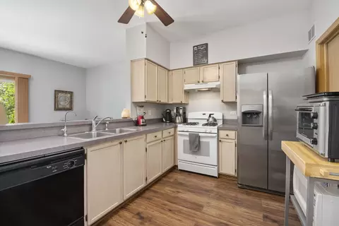 2422 Oak Tree Ln, Plainfield, IL 60586 photo 4
