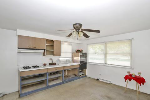 140 Highland Ave, Wheeling, IL 60090 photo 4