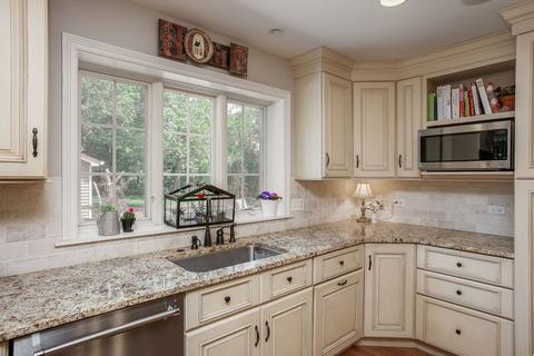 1739 Kay Rd, Wheaton, IL 60187 photo 4