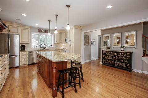 1739 Kay Rd, Wheaton, IL 60187 photo 3