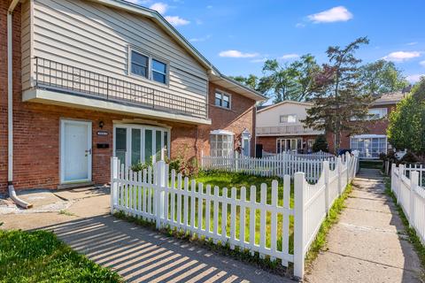 8816 Dee Rd #B, Des Plaines, IL 60016 photo 2