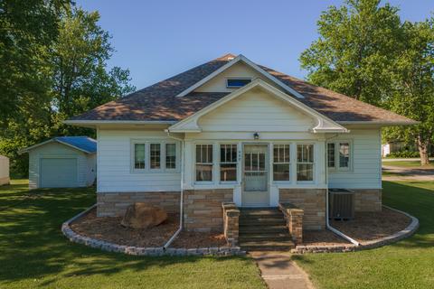 402 E Hack St, Cullom, IL 60929 photo 1