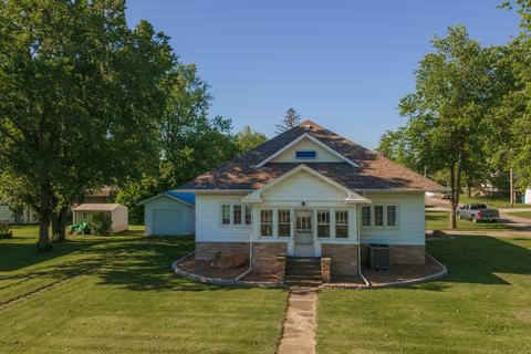 402 E Hack St, Cullom, IL 60929 photo 2