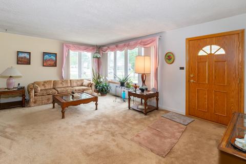 2755 Eisenhower Dr, Des Plaines, IL 60018 photo 6