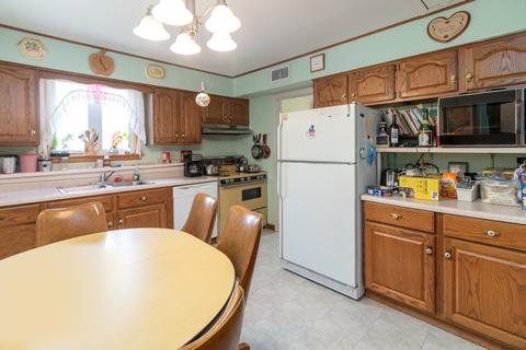 2755 Eisenhower Dr, Des Plaines, IL 60018 photo 9