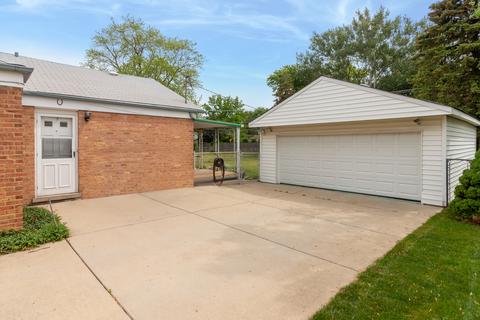 2755 Eisenhower Dr, Des Plaines, IL 60018 photo 2