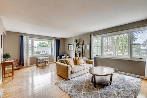 1427 Daly Rd, Wheaton, IL 60187 photo 4