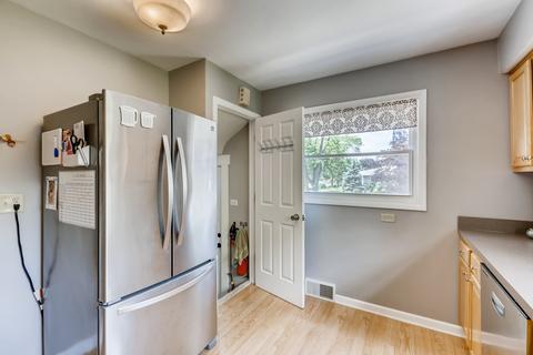 1427 Daly Rd, Wheaton, IL 60187 photo 9
