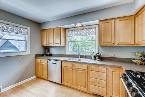 1427 Daly Rd, Wheaton, IL 60187 photo 8