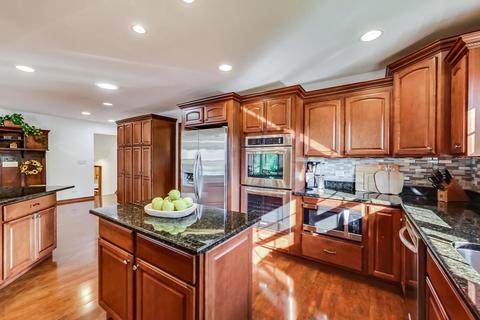 1289 Hassell Ct, Hoffman Estates, IL 60169 photo 11