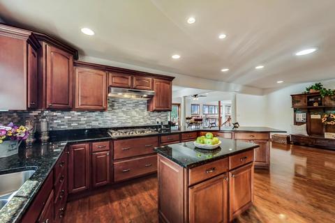 1289 Hassell Ct, Hoffman Estates, IL 60169 photo 10