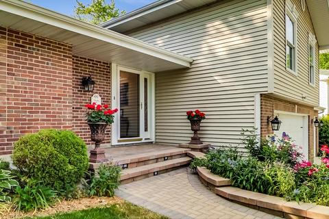 1289 Hassell Ct, Hoffman Estates, IL 60169 photo 4