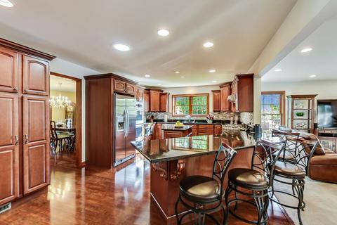 1289 Hassell Ct, Hoffman Estates, IL 60169 photo 8