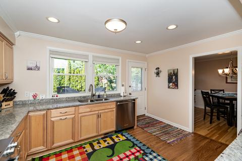 2014 E Woodview Dr, Mount Prospect, IL 60056 photo 8