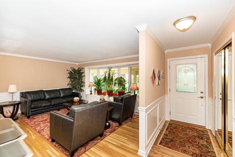 2014 E Woodview Dr, Mount Prospect, IL 60056 photo 5