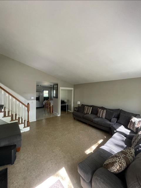 1254 Algonquin Dr, Elgin, IL 60120 photo 2