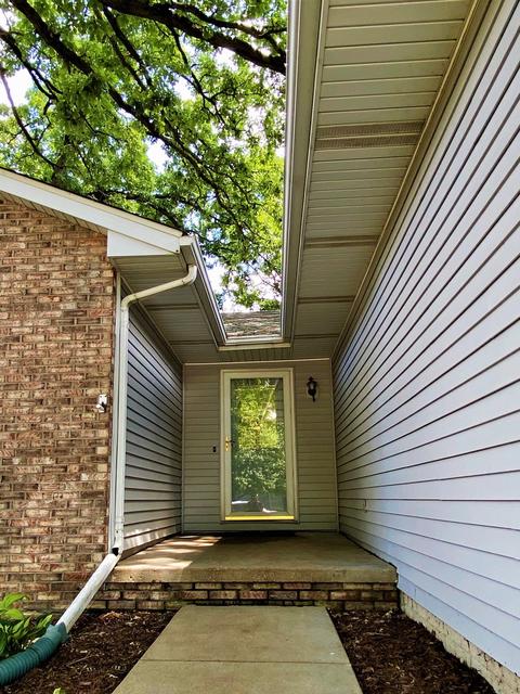 10 Edgewood Ct, Bloomington, IL 61701 photo 4