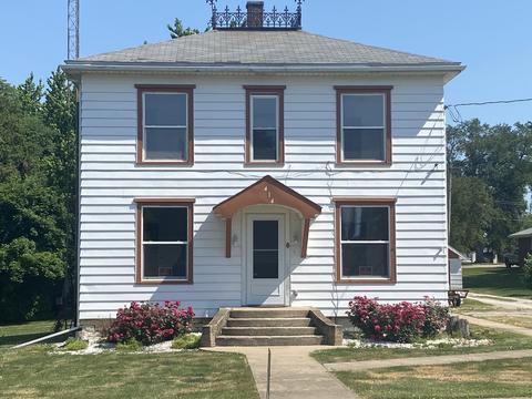 414 W 3rd St, Lostant, IL 61334 photo 1