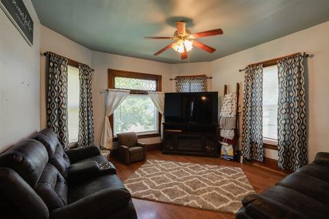 301 E Washington St, Le Roy, IL 61752 photo 9