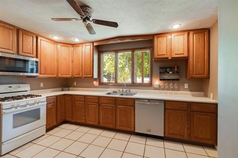 301 E Washington St, Le Roy, IL 61752 photo 7