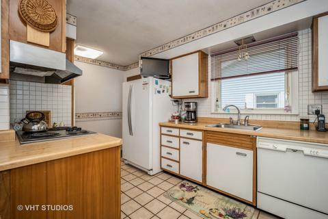 1131 E Juniper Ln, Mount Prospect, IL 60056 photo 9