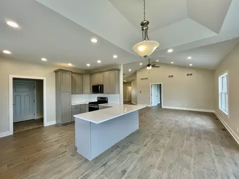 1855 Cedar Ln, Peru, IL 61354 photo 8
