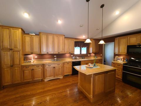 1405 Hillside Ln, Mchenry, IL 60051 photo 2