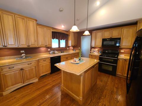 1405 Hillside Ln, Mchenry, IL 60051 photo 3