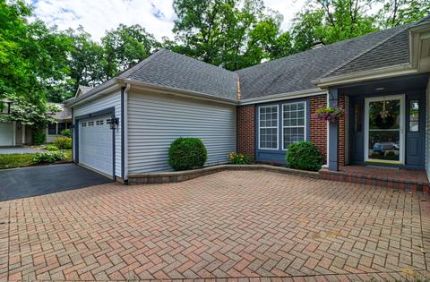 708 Red Oak Ct, Bartlett, IL 60103 photo 1