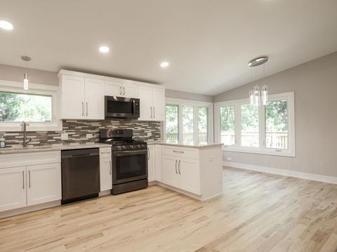 1015 W Windsor Dr, Mchenry, IL 60051 photo 4