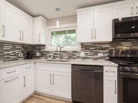 1015 W Windsor Dr, Mchenry, IL 60051 photo 2