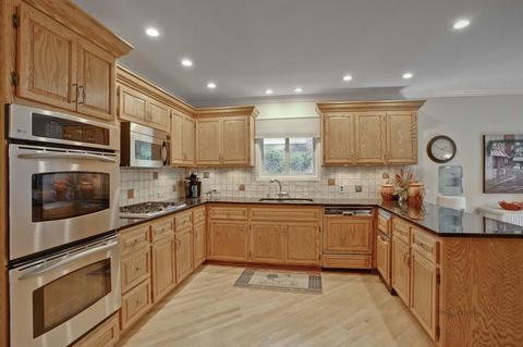 3521 Keenan Ln, Glenview, IL 60026 photo 8