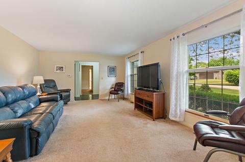 876 Walnut Dr, Sleepy Hollow, IL 60118 photo 5