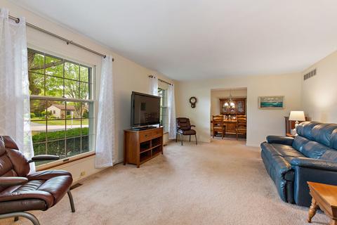 876 Walnut Dr, Sleepy Hollow, IL 60118 photo 4