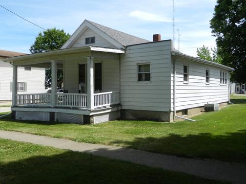 44 E 1st St, El Paso, IL 61738 photo 3